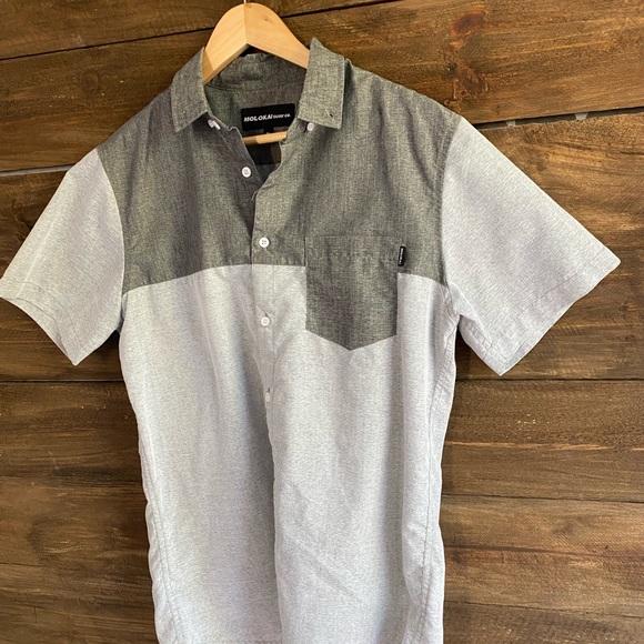 MOLOKAI SURF CO.  Men button up shirt short sleeves size M - Picture 2 of 8